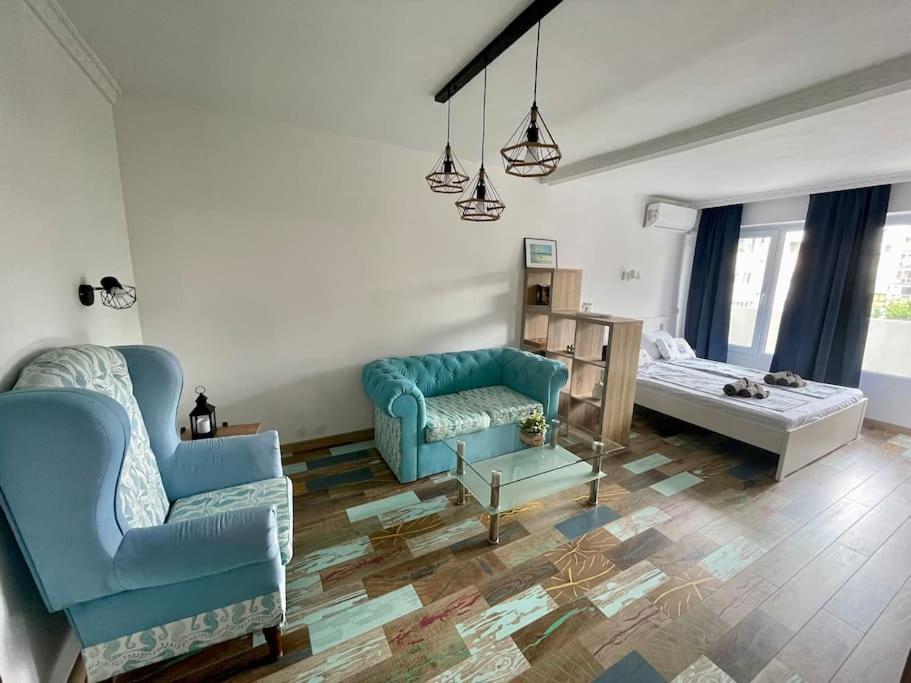Διαμέρισμα Sunny Seaside Retreat In